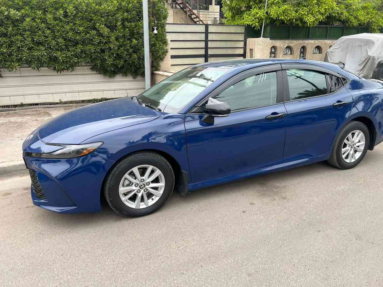 السلام عليكم عيدكم مبارك  للبيع كامري هايبرد ٢٠٢٥ ماشية ١٠ الاف مايل حادثها جاملغ وبنيد سونار مرفق عليها اضافات موضحة بالصور رقم بغداد سنوية بسمي فئة le لون مميز بدون اي نقص  السعر ٢٢ الف يعني دفترين و٢٠ ورقة ***********
