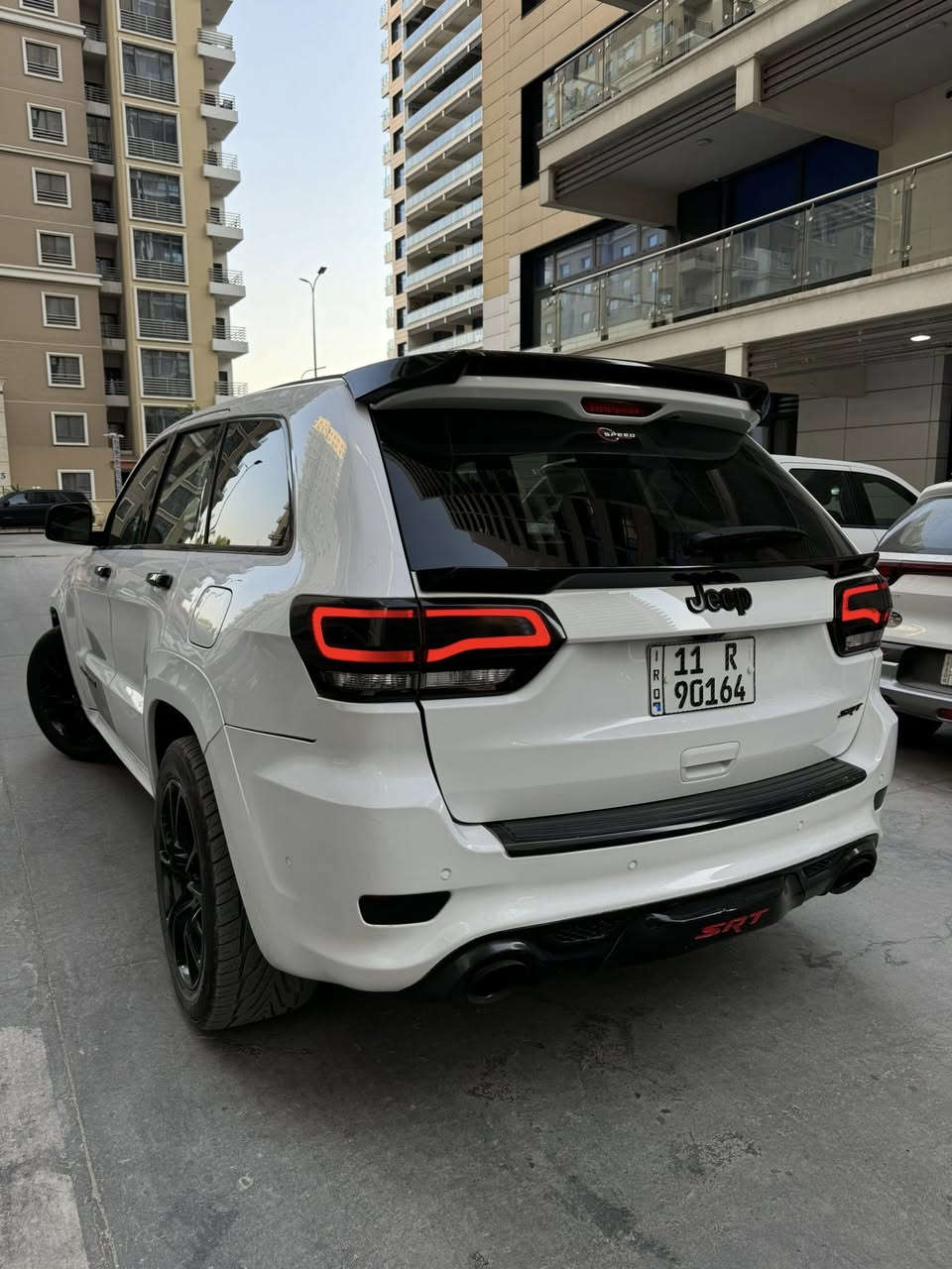 جيب SRT 6400 موديل 2018
السياره حادثهه امامي وبيهه شبر ب جاملغ الخلفي 
السعر 27 
السياره SRT اصل فول مواصفات 1/1 ام الرادار 
ماشيه  86 ميل 
المواصفاات ….
بصمة -بانوراما-رادار أمامي-ماوس 5 وضعيات قياده 
كشنات حضن SRT  كنتارا 
قماره كنتارا  
تدفئه وتبريد بالكشنات الاماميه-تدفئة ستيرن 
تدفئه بالكشنات الخلفيه  - سستم سماعات ودمام - 
فجوج برمبوا  SRT 6 بستم _جنطه كهرباء
ويل SRT اصل 20 -كشنات ميموري 
كشنات الاماميه كهرباء
٥ وضعيات قياده 
لايتات الاماميه زينون زرع عدسات          
 تخم تاير  جديد 
مكاني بغداد المنصور للستفسار :
 *********** واتسب
