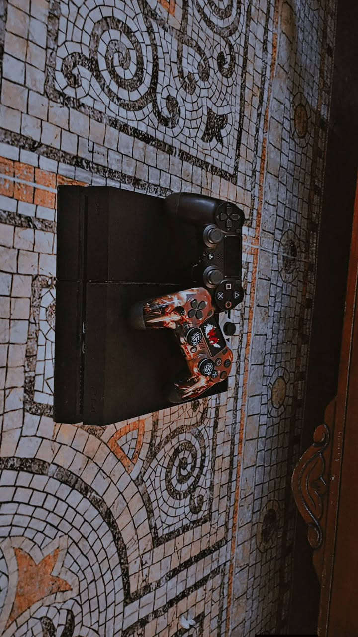 سلام عليكم بلي 4 فات نضام 12 مهكر مع 8العاب لوك لا مصلح ولا مفتوح مع جوستكات عدد 2 /سعر 200مجال بصيط /واتساب ***********
