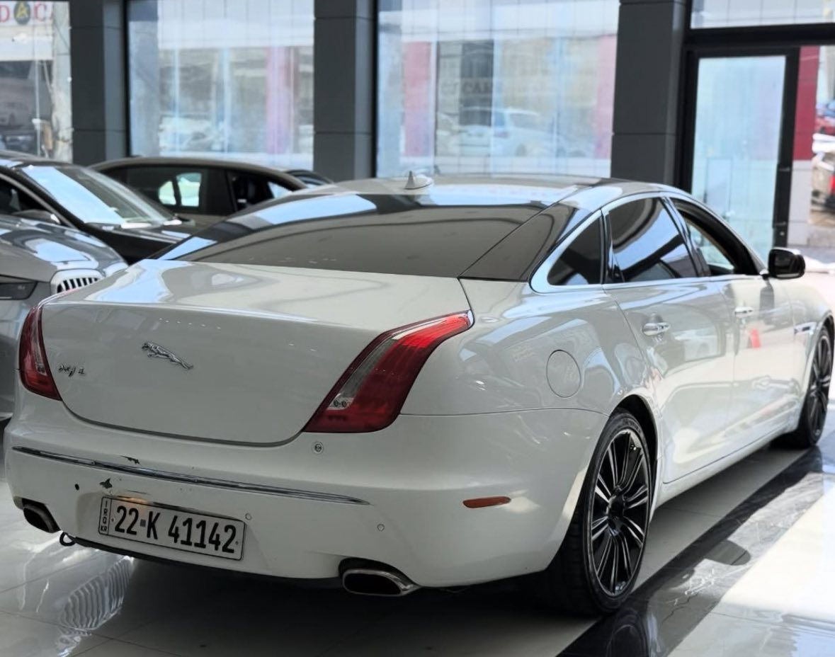 � للبيع: جاكوار XJL 2013 فول مواصفات – محرك ٤ توربو تحويل بشرط
الموديل: جاكوار XJL 2013

الممشى: ~107,000 مايل (حقيقي)

المحرك: أربعة سلندر توربو 

القير: أوتوماتيك 

نوع الوقود: بنزين

✨ المواصفات والمميزات:

🔹 فول مواصفات كاملة
رادار مرايا

🔹 جلود فخمة + تبريد وتدفئة

🔹 فتحة سقف بانورامية

🔹 شاشة ملاحة + نظام صوت ميرديان فول 

🔹 كاميرا 360 + حساسات أمامية وخلفية

🔹 مصابيح ليد وزينون

🔹 مثبت سرعة + أنظمة أمان كاملة

🔹 مقاعد أمامية وخلفية تبريد وتدفئة

🔥 ملاحظات:

✔️ المحرك 4 سلندر توربو – أداء قوي واقتصاد ممتاز

✔️ السيارة بشرط وجاهزة للقيادة

✔️ تصميم خارجي أنيق وفخم

✔️ مناسبة للقيادة اليومية والرحلات

بيها قطعتين جاملغ الخلفي صبغ بخ بدون دواخل و بدون ايرباك 

السعر(115 و مجال)

📞 للتواصل ***********/ واتساب للمعاينة والتفاصي
