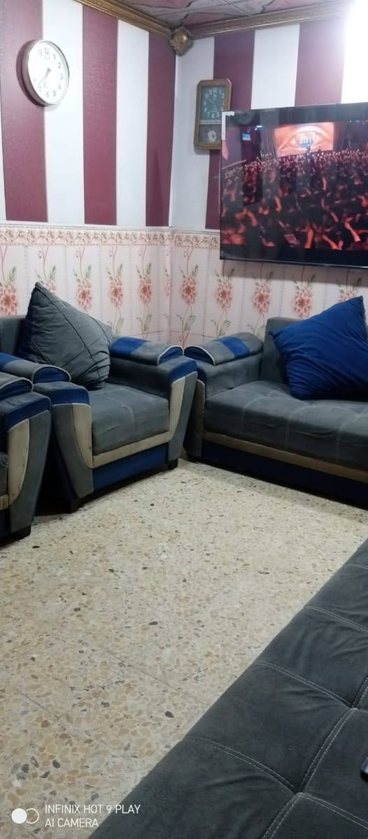 تخم نضيف كلش اخو الجديد اسفنج عالي استعمال قليل السعر 250 وبي مجال مكاني الحيانيه موسى الكاضم عل مستطيل ***********
