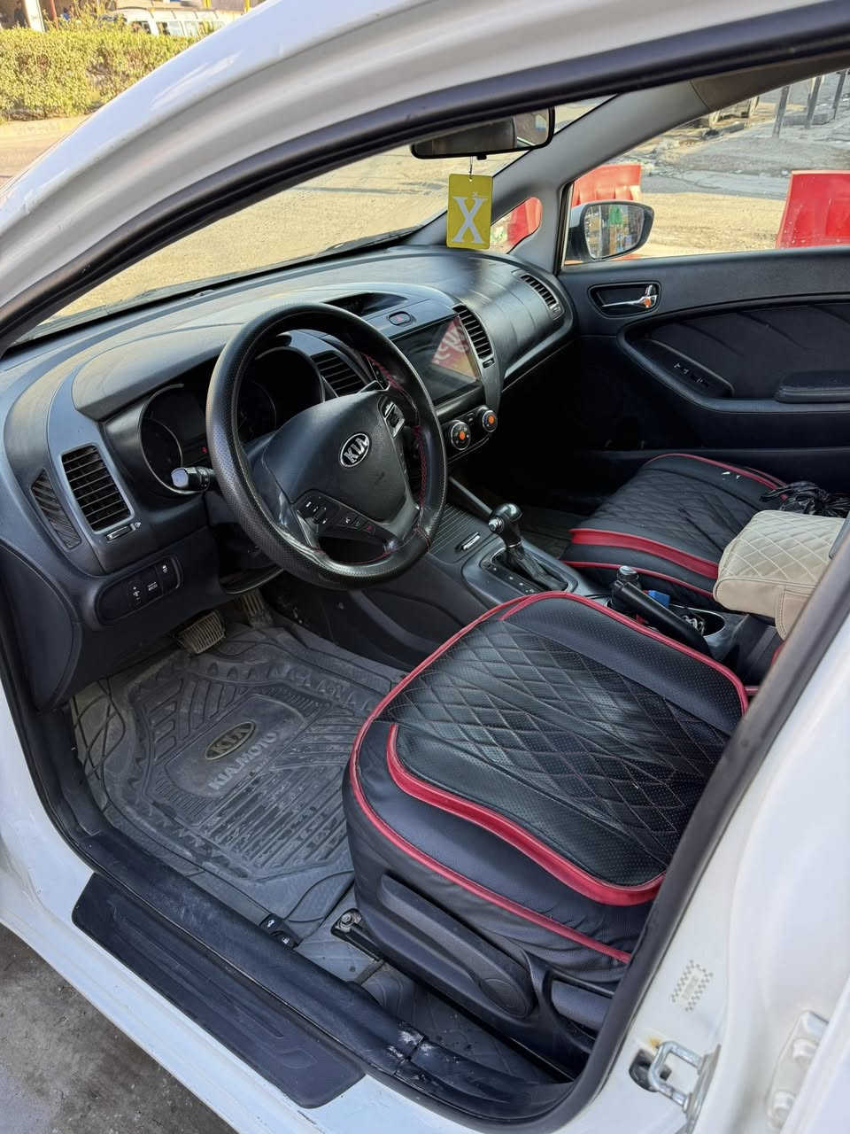 H
السلام عليكم من رخصه الادمن

كيا فورتي موديل 2016 رقم ديالى تحويل مباشر 
سياره جاهزه ومرتبه وكامله اي نقص ما بيهه حادثهه موجود سونار بالمنشور  سياره بدون دواخل كفاله 
كير مكينه حداده كله كفاله 
مكاني بغداد رقم بي واتس 
***********
السعر 117 وبيهه مجال
