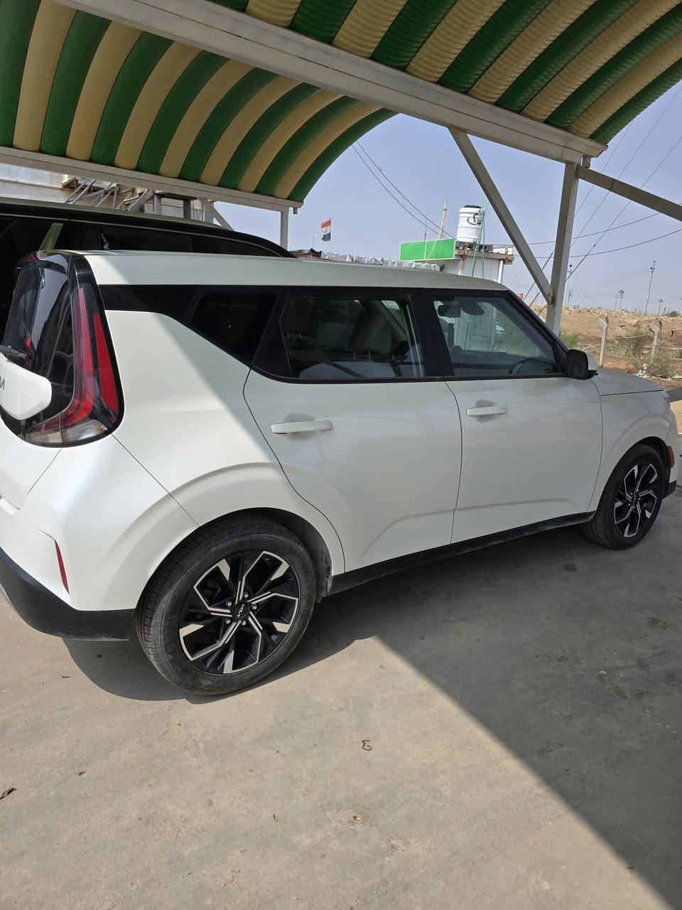 السلام عليكم كيا صول 24 وارد امريكي سياره كفاله ضربتها موضحه بلصوره جاملغ لأيسر ايرباك ستيرن فقط وراجع بلاد سياره احله من صوره ماشيه 30مايل رقم بغداد سياره احلى من صوره بهواي سعر خاص .*********** موجود وتساب
