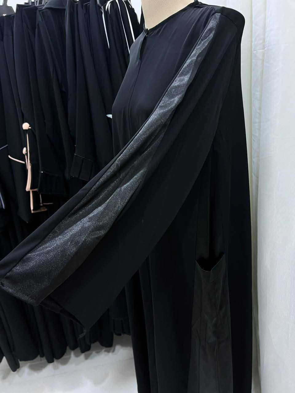 توفرت العبايه جرجيت الفرسان  لمسه حرير ✨🔥
 جمله +مفرد  ✨
السعر مفرد  25 وي التوصيل جميع المحافظات 
جميع القياسات متوفره 
للحجز واتساب ***********
