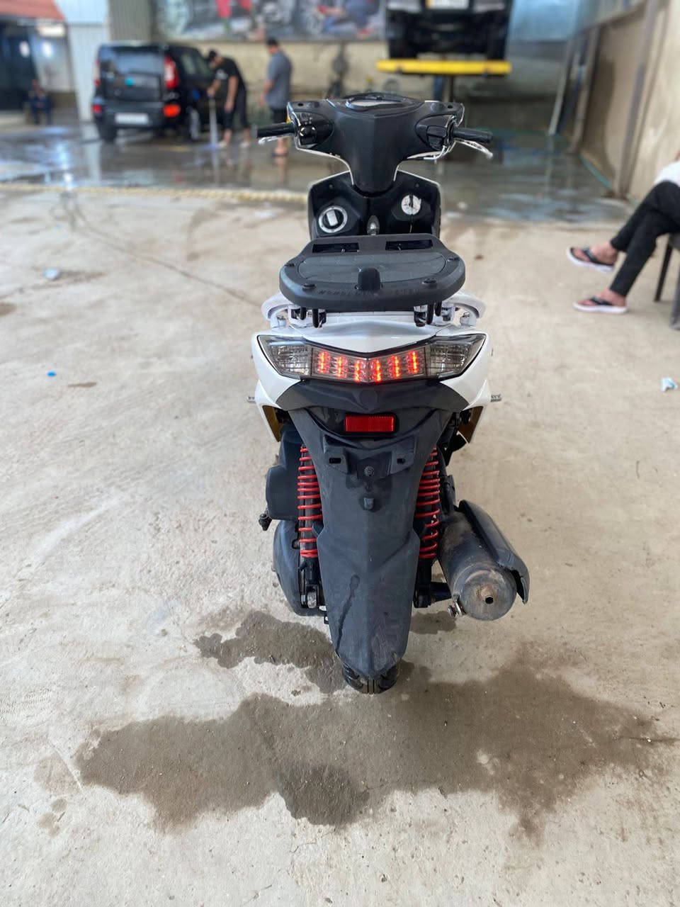 دراجه سكنس لد حديث ياباني نوزل قبق نفخ استان حساس سكليتر خطين سلف هندر كهربائيات كلها شغاله مكينه حلوه معدل شلعه قويه ملاحضه اوراقها بس منفيس+ مبدل كفرات 
عنوان بغداد سعرها 900 بيها مجال
***********
