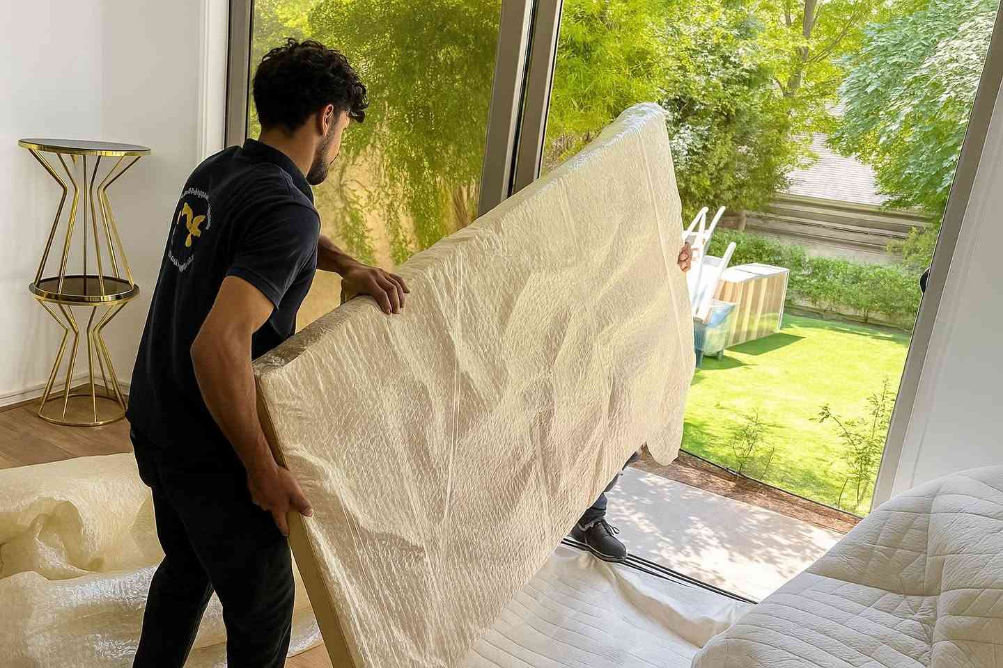 شركة نقل اثاث في  اربيل 
🔹شركة نقل في أربيل لنقل الاثاث المنزلي والبضائع
🔹نقل داخل وخارج اربيل وجميع المحافظات وبالعكس
🔹كادر مختص فتح ونقل وشد جميع الغرف النوم
🔹كادر مختص لفتح وشد السبالت والكاونترات 
🔹كادر مختص بتغليف الأثاث حسب طلب 
🔹كادر مختص بتحميل وتفريغ الأثاث والبضائع 
🔹يوجد جميع انواع سيارات النقل العام 
كيه.. كنتر ..هينو .. اتيكو 
- ملاحظة : يوجد نقل داخل وخارج اربيل  ولجميع المحافظات  من الشمال إلى جنوب العراق 
نقل البضائع والأثاث المنزلي وشركات والمحلات التجارية 
من أربيل إلى جميع المحافظات الجنوبيه والغربيه وبالعكس 
لتواصل معناه على الارقام التاليه في الاسفل 
***********📲 ///  ***********📲
***********📲 ///  ***********📲
