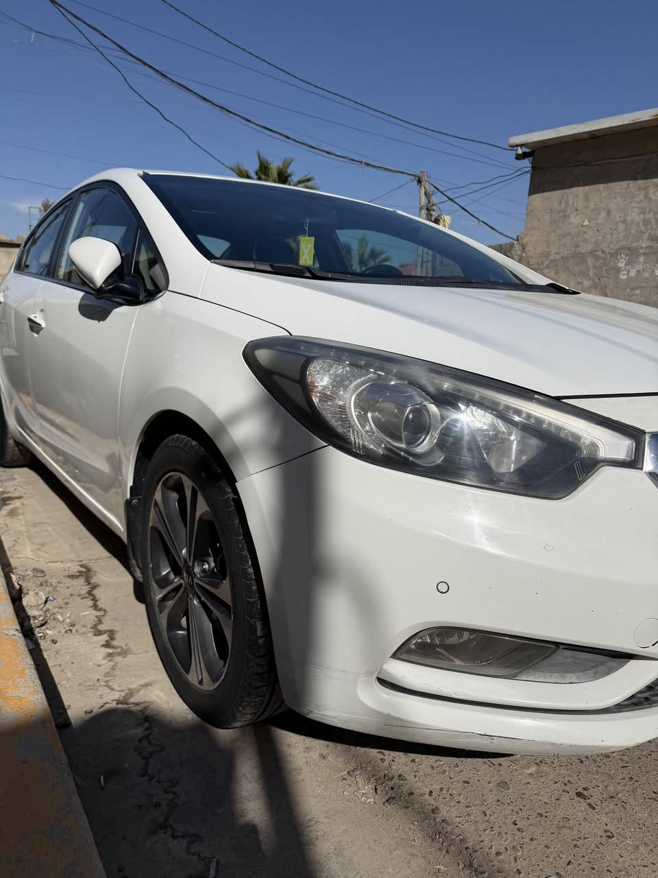 سلام عليكم سيراتو 2014 خليجيه سياره بيهه قطعتين ونص بس صبغ بدون دواخل اثر اشخوط السياره حلوه وكاعده اي نقص مابيهه خير من الله سعر 110 مكان سياره بغداد ناحيه الرشيد 
للاستفسار الاتصال ع ارقم 
***********
