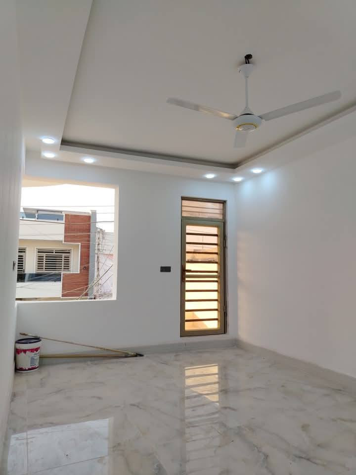 #مكتب_نيوهاوس_للعقار
بسعر ٢٢٠ مليون وبي مجال للتفاوض
مشتمل ١٠٠ م طابق ونص منطقة الديوان 
........
اعلان رقم ٣٦٨
........
للبيع بسعر ٢٢٠ وبي مجال للتفاوض
مشتمل ١٠٠ م طابق ونص مترمم ترميم شامل ٢٠٢٥
بسعر مناسب
واجهة ٥ نزال ٢٠
غرفتين نوم
مدخلين
في منطقة الديوان قرب ثانوية الاصيل
للاستفسار *********** متوفر واتس اب اتصال
مكتب نيو هاوس للعقار الكائن في
حي الجهاد الديوان مقابل الامانة قرب كوفي ركن الديوان
