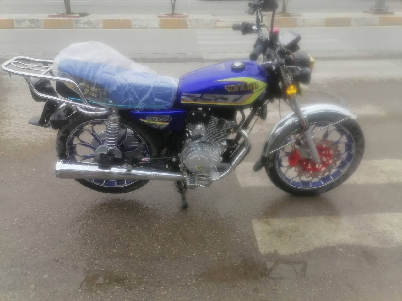 للبيع تايكر موديل 24 داجه نضيفه حيل اخو الجديد علا وضع الشركه السعر 675بيها مجال حك الجيه مكان ديالئ جلولاء ***********
