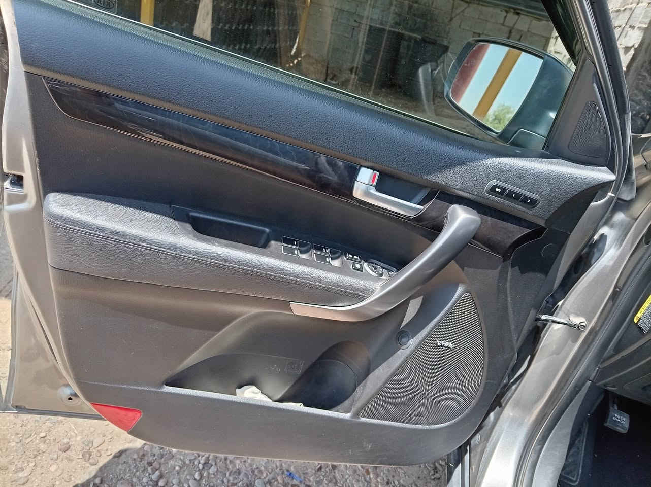 السلام عليكم
كيا سورنتو فول 1/1  وارد امريكي موديل 14 رقم بغداد الانكليزي حادث بنيد وجاملغ وجاملغ الثاني بي صبغ يعني ٣ قطع مواصفات السياره
بصمه ابواب وتشغيل 
بانوراما
سته سلندر

كشنات تدفئه تبريد +فول كهرباء 
رادار جانبي  نقطه عمياء
مري شفط
فور ويل 4×4
وبعد بيهه مواصفات هواي السعر  123
 وبيه مجال الاستفسار أكثر اتصل ***********
