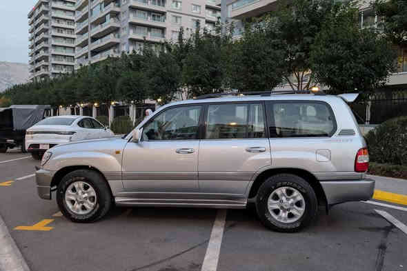 تۆیۆتا لاندکروز 2007 GXR مۆنیکا ، مانگی ٧ 
 ٢١٣،٠٠٠ کم ڕۆیشووە و زۆر بێکێشەیە
تەنها بەشی خوارەوەی دەرگای
 سنوقەکەی بۆیاخە بێ ناوگرتن 
، هیچ دەعم و لێدراویەکی نییە  
سەنەوی بە ناوی خۆمانەوەیە 
و تا مانگی ٨ ی ٢٠٢٧ نوێ کراوەتەوە
 لە سفرییەوە تا لای ئێمە سێیەم دەستە 

سعر : لە کۆمێنت داوای بکە ڕاستەوخۆ بۆت دێت 🤖 

بەجوانی و پاکی ماوەتەوە 
هیچ مەسرەفێکی تێدا نییە 

ژمارەی خاوەنەکەی 
***********
