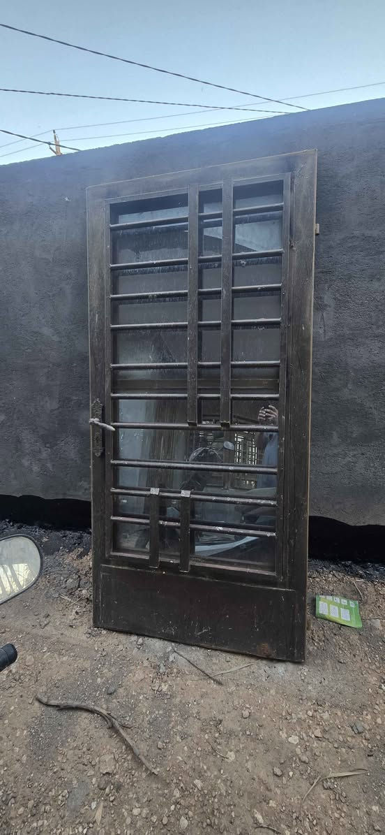 ‎باب منزل خارجي ارتفاع ٢٩٠سم وعرض متر ونصف تفصال السعر  ٣٠٠ الف قفل المكان كربلاء الحسينية ام الحمام‎ Singapore


**إذا كنت صاحب هذا الإعلان وتريد حذفه لأي سبب، رجاءا أرسل رسالة إلى الدعم الفني**