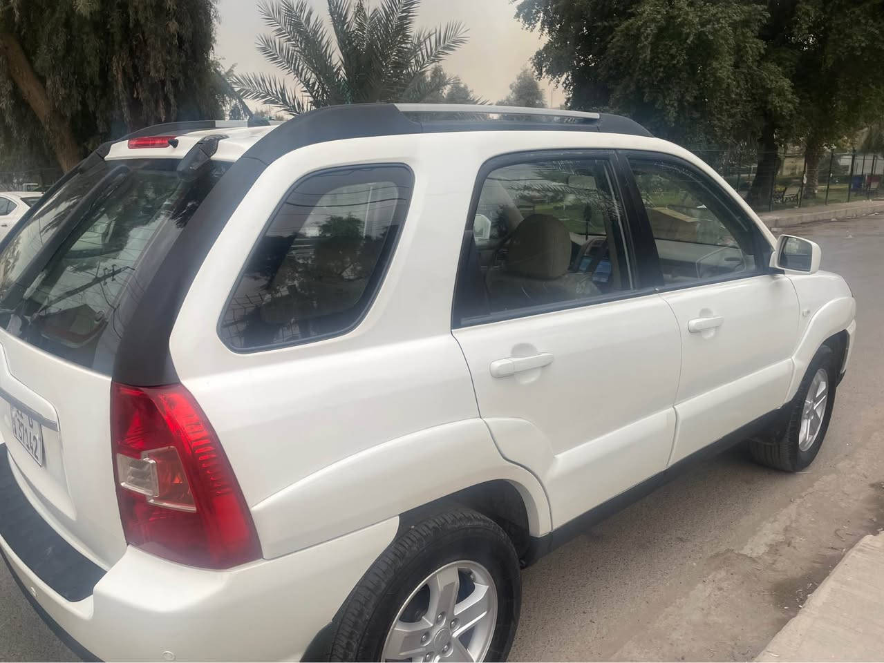 السلام عليكم كيا سبورتاج موديل 2010 بيه صبغ  جاهزه من كل النواحي وكالة الدولية عله ايد  وحده من سنه 2011  مكان السياره الكراده للاستفسار الاتصال على الرقم *********** السعر 110دولار بيه شوي مجال بغداد, العراق
