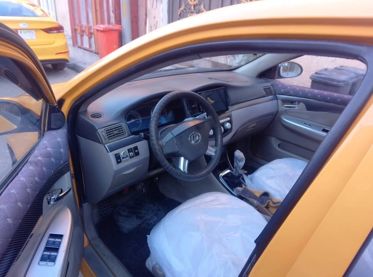 السلام عليكم ليفان للبيع 620سياره جاهزه كل نقص مابيها مكينه كورله مصفره هيئه وغرامات *********** بغداد السعر 40
