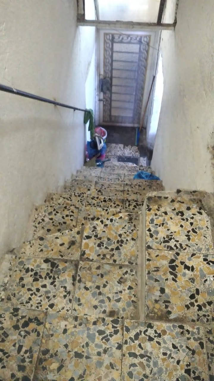 دار للبيع 100م شليمان طابقين منطقة 40 يتكون من استقبال وصاله ومطبخ و٣غرف السعر١١٥ وبي مجال مكان نجف حي الوفاء الاستفسار ***********
