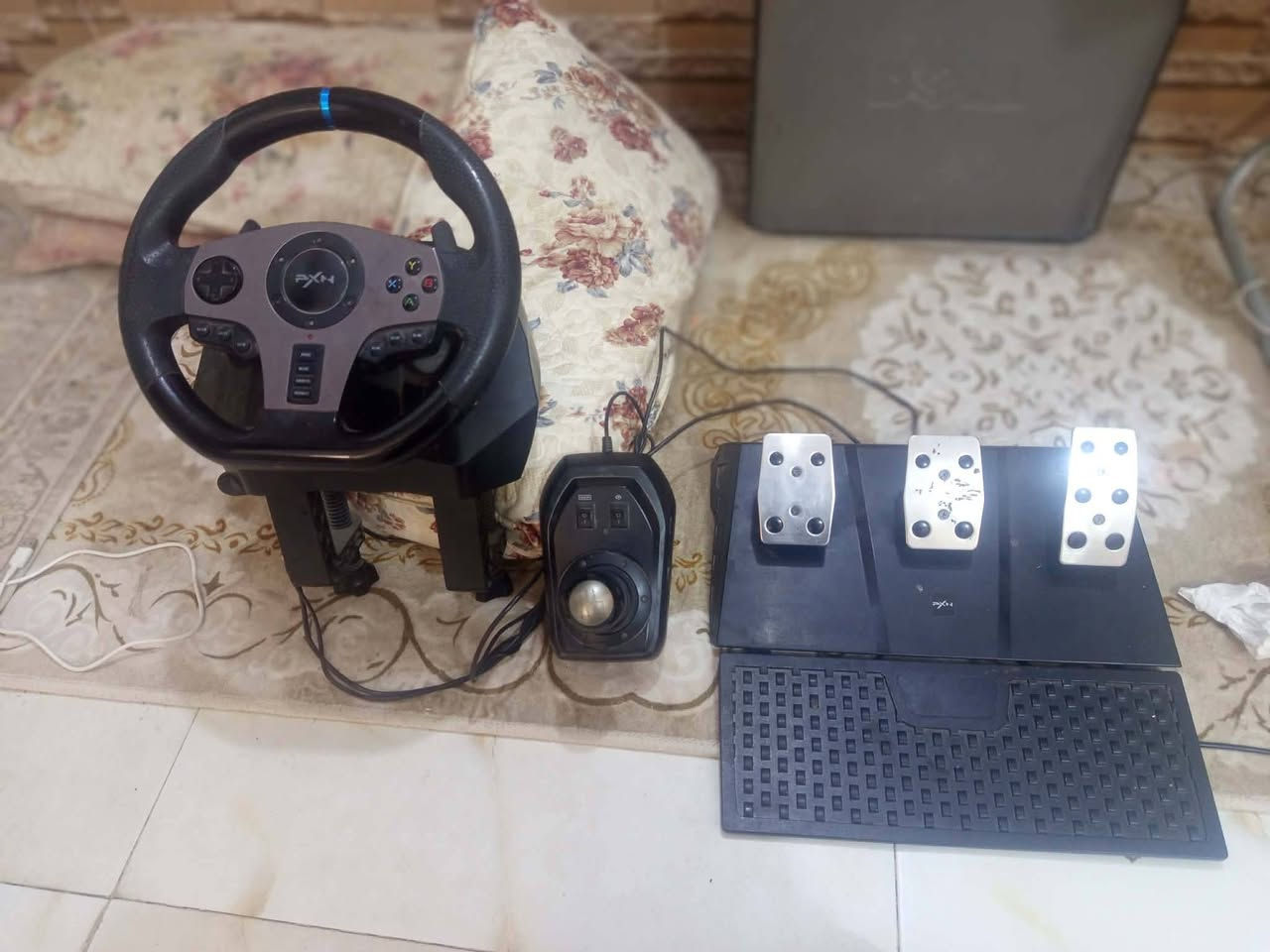 دركسونV9
فره ونص كير عادي 5 نمر وكلج وبانزين وبريك وبك يشتغل على اي جهاز بلي 3 و4 وعلى كل الحاسبات جديد لوك صارلي شهرين من ماخذه حته كارتونته ويا اخذته با 165 
احسبه با 120 مكاني ديوانيه مركز  ***********
