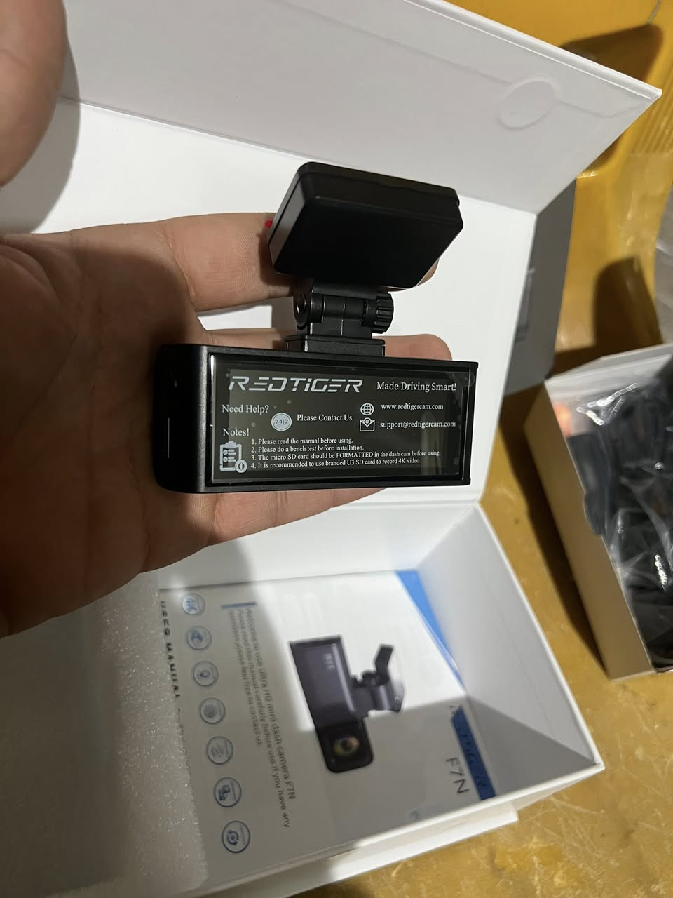 ماركة redtiger
دقة 4k حقيقي 
وايفاي


**إذا كنت صاحب هذا الإعلان وتريد حذفه لأي سبب، رجاءا أرسل رسالة إلى الدعم الفني**