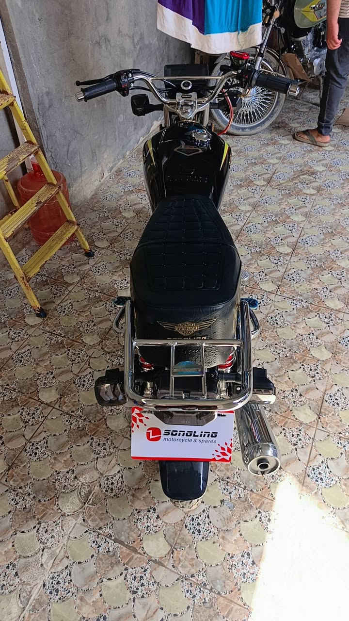 السلام عليكم درجة سيفان موديل 25صاره ١٠تيام من طالعه من وكيل درجة جديده مكينه 200دهن شركه بعده مكاني حله حي العسكري شارع 80سعر825وبيه مجال ***********
