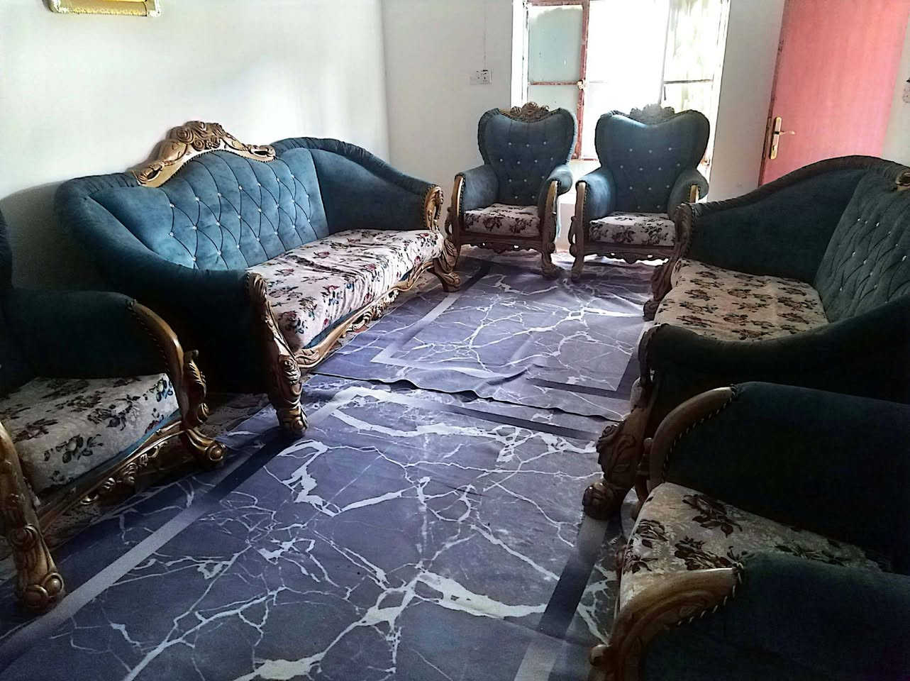 السلام عليكم
تخم قنفات ١٠ مقاعد .. نظيفة كلش خشب زان مصري الاصلي .. المقاعد متحركة تدوشم باي وقت بدون تحريك القنفات .. المكان الرمادي الخمسة كيلوا .. للاتصال *********** يتوفر واتساب
