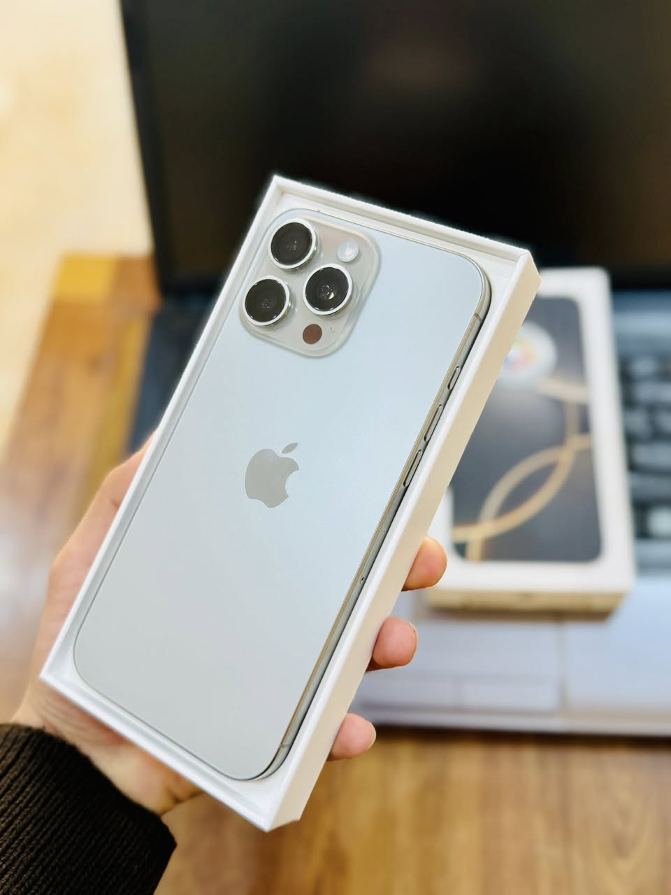 16 برو ماكس
بطاريه : 100 
ذاكره : 256 
مكفول ما مفتوح شرط الفحص 
كامل ملحقات 
لون رصاصي 👉🏻
السعر 🔥🔥🔥🔥
عنوان المحل ؛ النجف حي الجزيرة 
*********** اتصال ☎️
