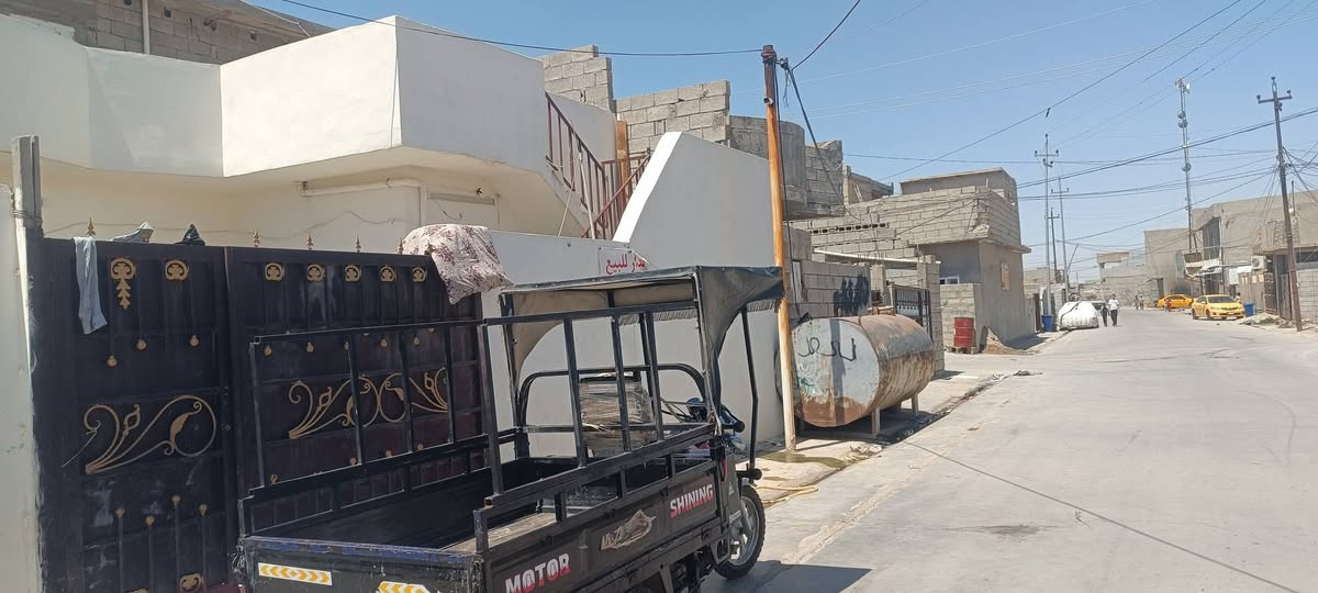 ياالله بيت 160مترقاطين القاط الثاني غرفتين صاله صحيات حي الصياده كامل خدمات زراعي قرب مدرسة ناظم العاصي الاستفسار ***********
