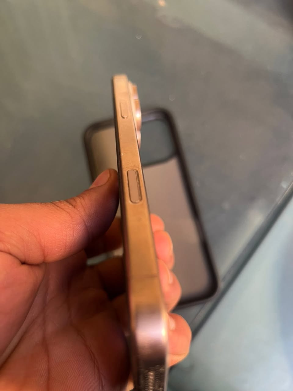 سلام عليكم 16برو ماكس لون صحراوي مميز بطارية 93بعدة بضمان جهاز مواصل التصليح ذاكرة 256 رايدة ب1350قفل كارتونة وياه مال نفس. الجهاز شراي ***********
