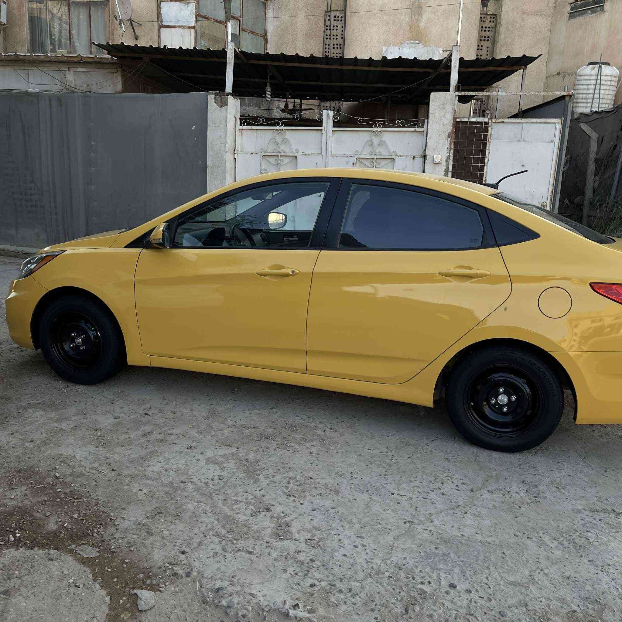 السلام عليكم اكسنت موديل 2014 رقم بغداد دولي باسمي وارد امريكي حادث بنيد فقط 
السياره جديده بمعنى الكلمه حداديه جديده تخم تاير جديد منضومه بانزين جديد مكينه كير خير من الله السياره جاهزه من كل النواحي السعر 88وبيه مجال
***********
مكان بابل حله
