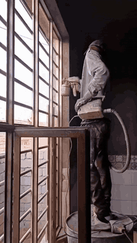 تنظيف وصبغ • شبابيك وابواب • جدران