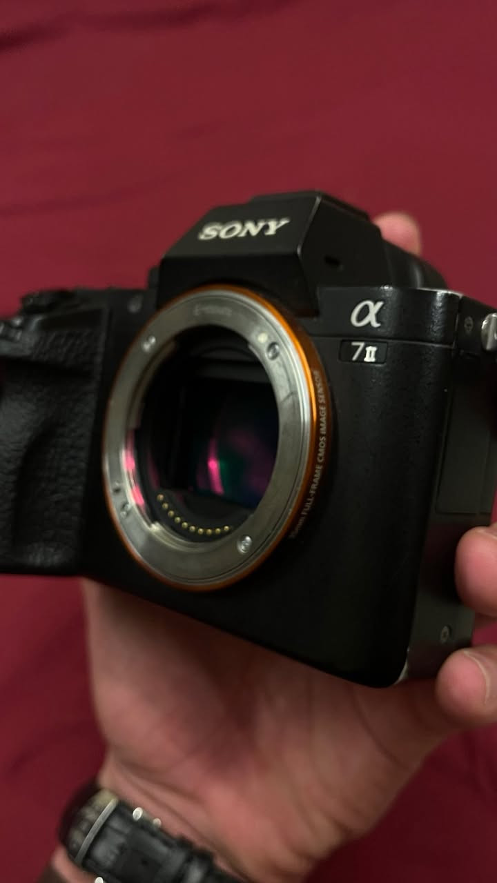 كاميرا Sony Alpha A7 II للبيع
الكاميرا بحالة ممتازة ونظيفة جداً، استخدام شخصي وخفيفة الاستعمال.
فل فريم بدقة 24 ميگابكسل مع مثبت داخلي 5 محاور وتصوير فيديو Full HD.

الحالة: نظافة 95%
المرفقات: بطارية عدد(3)+ شاحنة

للتواصل: (***********)
