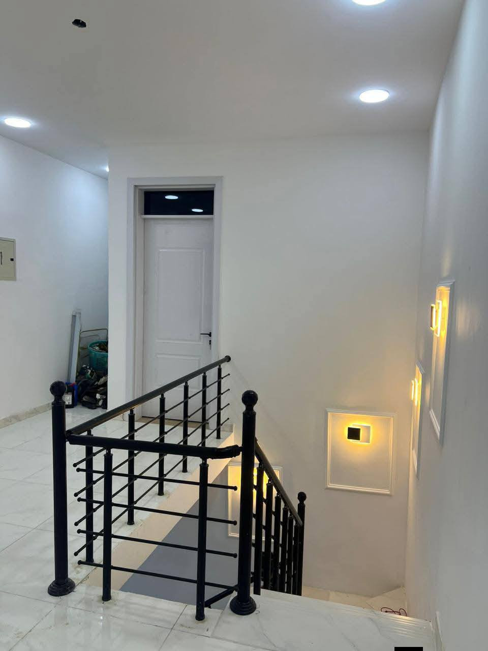 بيت 🏠 للبيع طابقين طابو زراعي منطقة بيت بنية فرع 14 المنطقة كامله الخدمات البيت يتكون من 3 غرف نوم 🛌 وستقبال وصالة وحمام طابق ارضي وطابق ثاني بناء درجة اولى بتصميم تركي وطابع حديث 
السعر 115 مليون وبي مجال شي قليل
***********
