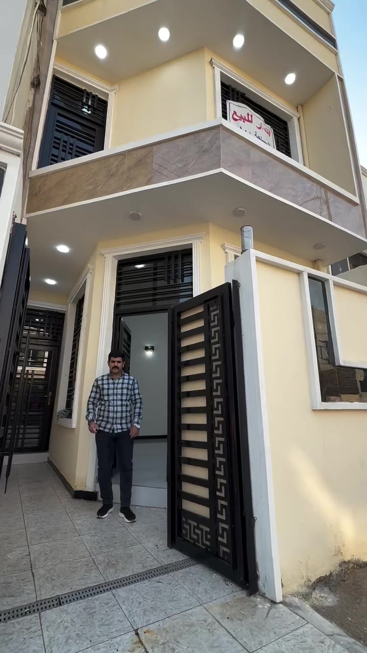 دار للبيع  بناء حديث  في حي الزيتون
المساحه 100متر واجهه 5 طابو زراعي سند 25

الطابق الأول 
غرفه نوم وصاله مع صحيات وكلدور كبير ومطبخ  ومجمع صحي  عدد2 الطابق الثاني غرفه نوم 2 كبيره وصحيات

للأستفسار الاتصال 
 علي حسين *********** 
ياسر الكعبي ***********

او مراجعة مكتب ورق الزيتون  للعقار
الفرع الاول نادر الثانيه شارع عفتان حي الزيتون 
الفرع الثاني نادر الثانيه شارع الكشك ركن مجمع المدارس
