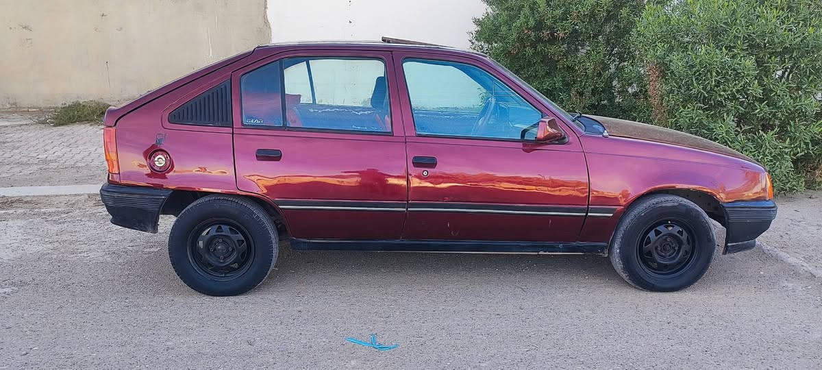 سیارە کادیت مودیل 1991اوتوماتیک رقم کرکوک شرط گیر محرک لاصرف لابخار حجم16دفتر بانزین بي بریکABS سقف سلایت  سیارە بدون ضربە بدون معجون کهربایات شغال شرط وکالە وتحویل سعر28بی مجال بسیط عنوان کرکوک ***********
