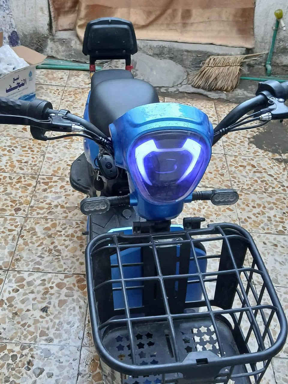 السلام عليكم دراجه شحن للبيع جديده مستخدمه قليل سعرها سعره 350 وبيها مجال مكانها نجف حي الشهداء. ***********
