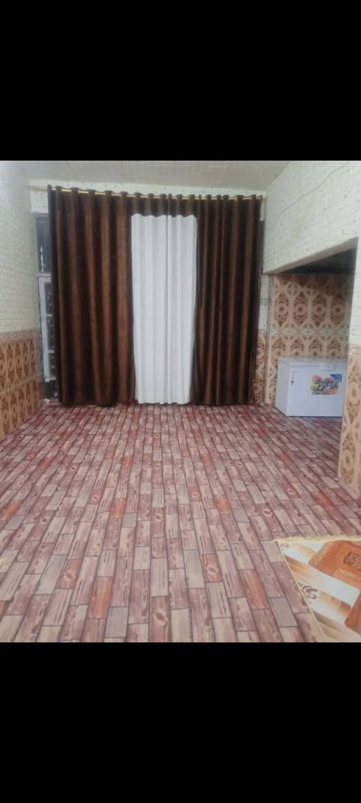 السلام عليكم عيني دار للبيع مساحه ٢٥٠م العنوان طريق المعاره قرب حسينيه السجاد يبعد  عن الشارع العام ١٠٠م استفسار اكثر اتصال بالرقم (***********)
