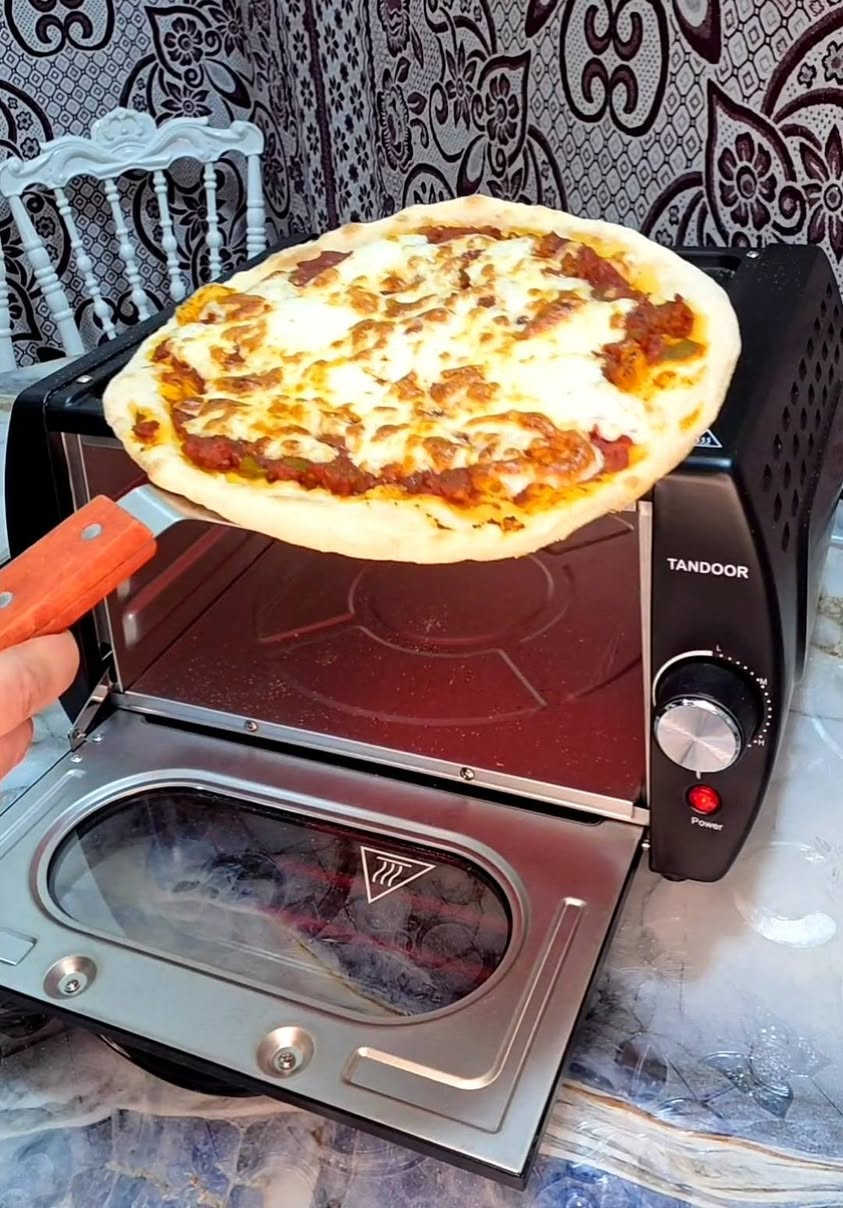 فرن تندوري كهربائي سلفر كرست
🚕 يتوفر توصيل لجميع المحافظات

استمتع بطعم الخبز الطازج والمخبوزات المنزلية بطريقة احترافية فرن تندوري عملي يمنحك حرارة قوية وتوزيع متوازن لنتائج مثالية.

⚡ قدرة كهربائية عالية 2100 واط
تسخين سريع وأداء قوي

🌡 تحكم بدرجة الحرارة حتى 400°C
مناسب لمختلف أنواع المخبوزات

🎛 3 مستويات حرارة
منخفض (L) – متوسط (M) – عالي (H)

🔥 6 هيترات علوية
لتوزيع حرارة قوي ومتوازن

✦ تصميم فرن تندور
يساعد على خبز متساوٍ ونكهة أقرب للأفران التقليدية

✦ باب زجاجي مقاوم للحرارة
مع مقبض آمن لسهولة الاستخدام

✦ هيكل معدني متين
مع فتحات تهوية جانبية لتحسين الأداء

💡 مؤشر تشغيل ضوئي
لمعرفة حالة الجهاز أثناء التشغيل

💲بسعر 60 الف 
🚕 يتوفر توصيل لجميع المحافظات

#فرن_تندوري #فرن_سلفر_كرست #تندوري


**إذا كنت صاحب هذا الإعلان وتريد حذفه لأي سبب، رجاءا أرسل رسالة إلى الدعم الفني**