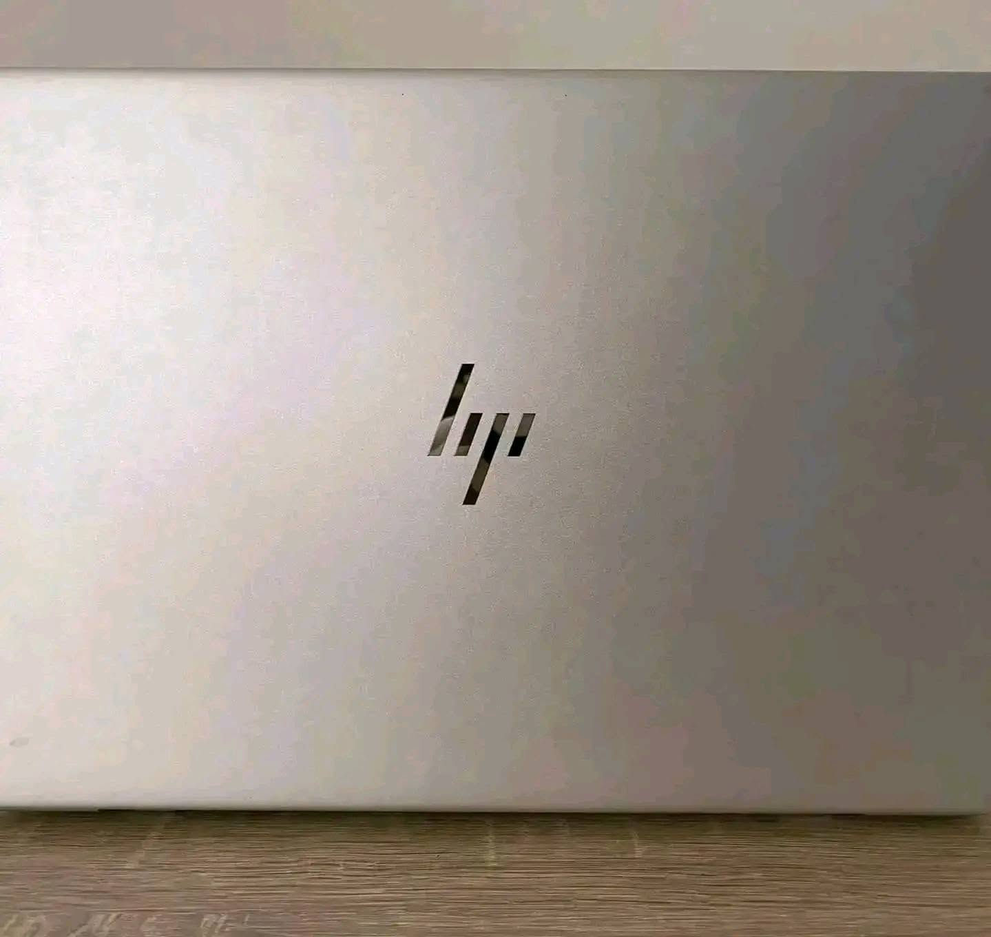 لابتوب hp Elitebook الشكل الحديث هيكل المنيوم الجيل الثامن للبيع 
الحاسبه سوبر سلم وهيكل معدني انيق جدا 
الجيل الثامن
المعالج core i5 الجيل الثامن
رام 8 كيكا DDR4
هارد 256 كيكا SSD
كرت الشاشه Intel Uhd 630 حجم 4 كيكا
الشاشه حجم 14 انج ضد التوهج 
باتري ليثيوم 6 خلايا  شحن سريع 65 واط والباطرية ممتازة
كامره دقة hd
 منفذ تايب سي و رام  وhdmi وباقي المنافذ   الحاسبه كلش نضيفه وحلوه
السعر 325 الف


**إذا كنت صاحب هذا الإعلان وتريد حذفه لأي سبب، رجاءا أرسل رسالة إلى الدعم الفني**