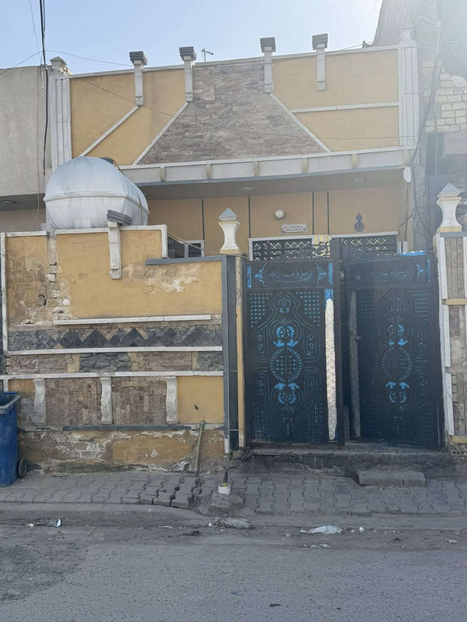 السلام عليكم
بيت مساحه 100متر طابق واحد كامل اي نقص مابي 
كاع ابو رشاد للستفسار ***********
