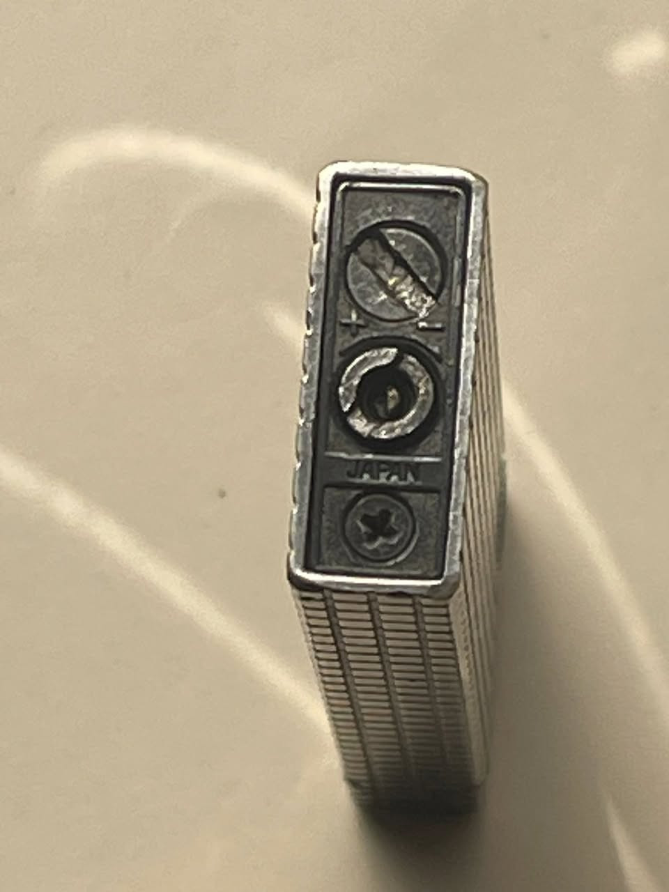 مارومان / Maruman طلاء فضة
المنشا: اليابان 
انتاج : ١٩٧٠ 
المادة: طلاء فضي (Silver Plated)
شغاله ومضمونة من تهريب الغاز 
للاستفسار خاص او
***********
