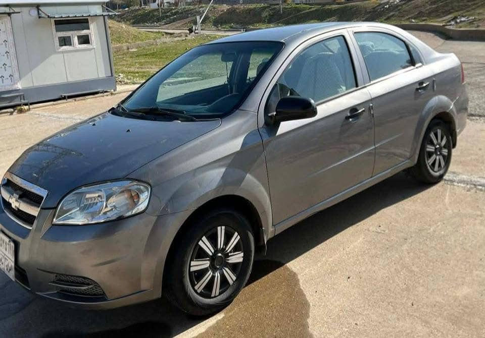 شۆفلێت ئەڤیۆ 2009 مەکینە گەورە 
یەک پارەچەی بۆیاخە بێ ناوگرتن 
چەمەلەخی پێشەوەی سەکن 
سەنەوی مانگێکە بەسەرچوە 
ژنگەو رێگاوبانی پێشتری دراوە 

گێڕ عادی
دوو جوت تایەیی تازەی کۆری شەریکەی لە ژێرە 
کامل سێرڤس کراوە 
گێڕوو مەکینە تەحویل خرامە بەشەرت
سەیارەکە زۆر پاکە  و ماڵی دۆستە
نرخ 53  و مەجالێکی کەم

بۆ پەیوەندی کردن بە خاوەنی 

***********
***********
***********
