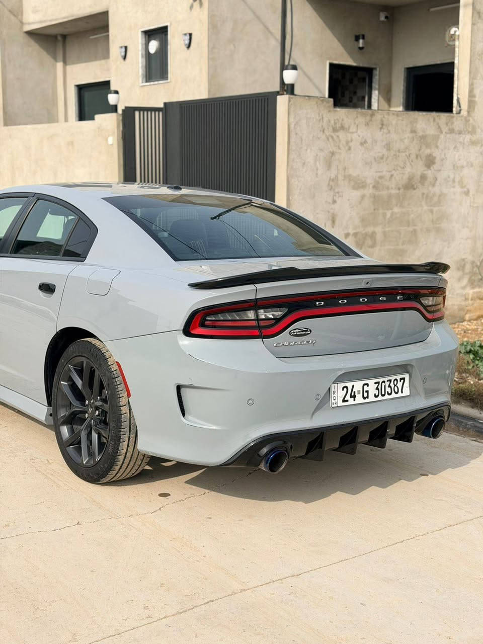 السلام عليكم 

جارجر موديل 22.

جارجر 6 سلندر  بيها بارد بالباب الخلفي وشبر صبغ بالجاملغ الامامي  وكلشي موجود بالسونار شرط الفحص السياره محدثه بنيد ودعاميات بدون حادث وبنيده البلادي موجود  السياره وصوره قبل التحديث موجودات 

السياره ربع متصرف عليه كامله على اخر حبايه محرك كير حداديه كله بلادي وجاهز 

المواصفات 

فتحه
كشنات جلد وحظن
شاشه كبيره
ثلاث وضعيات خزن ميموري
كشنات كهرباء تدفئه وتبريد  
هيتر بالمري وكهربائيات
وبعد مواصفات معروفه

السياره بسمي تحويل مباشر
مكان السياره كربلاء الاستفسار ‏‪0772 489 8725‬‏ ابو حسين
