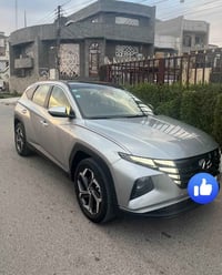 توسان 2022 هايبرد وارد امريكي ضربة خفيفه محرك 1600 تيربو سيارة نضيفة ص...