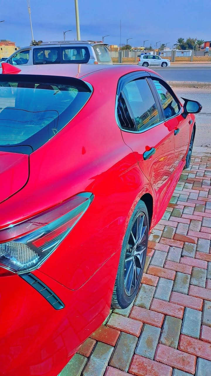 🚨 فرصة ما تتكرر 🚨
🔥 Toyota Camry SE 2021 وارد أمريكي 🔥
للبيع نقداً فقط
✔️ فئة SE (سبورت – شكل شبابي مميز)
✔️ ضررها بنيد + قبغ جنطة فقط
✔️ بدون دواخل نهائياً
✔️ بارد ممتاز – شوف العين وقرر
✔️ سيارة مرتبة وجاهزة للاستخدام اليومي
💵 السعر 172 $  (بيها مجال حگ جيتك)
📍 الموقع: صلاح الدين – بيجي 
📞 للحجز والاستفسار:
*********** (واتساب متوفر)
⏳ اللي يريد سيارة عملية وسعر مناسب لا يضيع الفرصة
