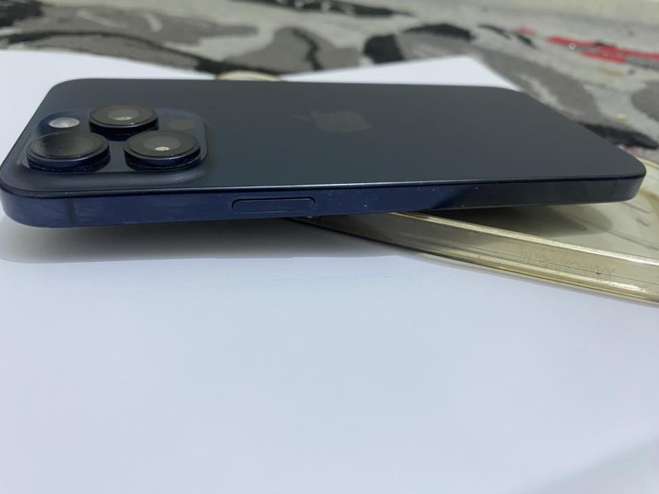 ايفون 15 برو ماكس ذاكره ٢٥٦ الجهاز كلش نضيف ما داخل تصليح كارتونته وياه بطاريه ٨٧سعره مليون مكاني بغداد قريب بوب الشام  ***********
