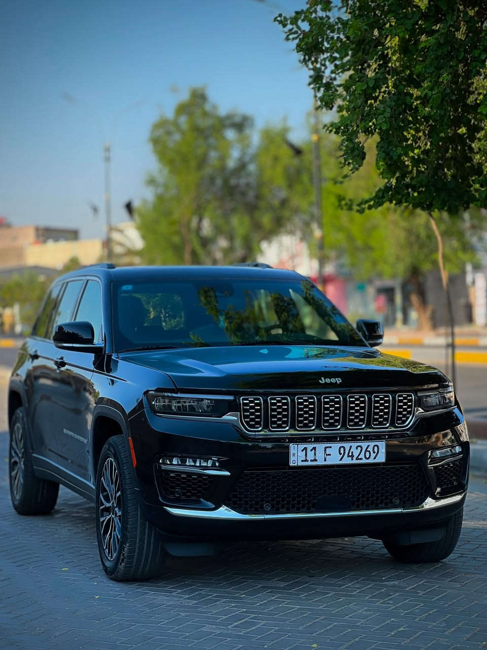 جيب كراند شيروكي 5 راكب لمتد

الموديل: 2024 وارد امريكي🇺🇸

المحرك: ‎  V6 3.6L

العداد: 25 الف كيلومتر

المواصفات:

* دفع رباعي 4x4. 

* رادار امامي مع مانع تصادم. 

* تحذير الخروج عن المسار . 

* تحذير النقطة عمياء ⚠ .

* نظام تحذير عند التقاطعات.  

* نظام تقليل الضجيج داخل المقصورة. 

* إنارة محيطية. 

* تعديل وضعيات مقود السائق كهربائيا. 

* مرايا تعتيم ذاتي. 

* سقف بانوراما.   

* شاشه كبيرة 10.1 انج . 

* نظام الخرائط (GPS).

* لوحة القيادة بقياس 12 أنچ. 

* كير شفتر بالستيرن. 

* المصابيح الأمامية LED.

* كشافات الضباب LED. 

* دخول ذكي. 

* بصمة على 5 ابواب للدخول الذكي. 

* تشغيل عن بعد.

* الصندوق الخلفي كهربائي.

* ذاكرة لحفظ وضعيات الجلوس للسائق. 

* المقاعد الأمامية كهربائية.

* المقاعد الأمامية تدفئة.

* حساسات امامية. 

* حساسات خلفية. 

* 5 راكب.

* مكيف خلفي

* تدفئة ستيرن. 

* مانع تصادم خلفي.

* بلوتوث تلفون. 

* محدد سرعة. 

* نظام التشغيل والاطفاء الاوتوماتيكي ( Auto Start System ).

السيارة حادثها من امريكا تبديل بنيد فقط الايرباك طاك ولكن السيارة بدون دواخل السيارة اني جانيها على ايدي بأسمي ورقمها بغداد تبريدها ثلج 

مكاني بغداد / الاعظمية 
للاستفسار الاتصال على الرقم ***********
