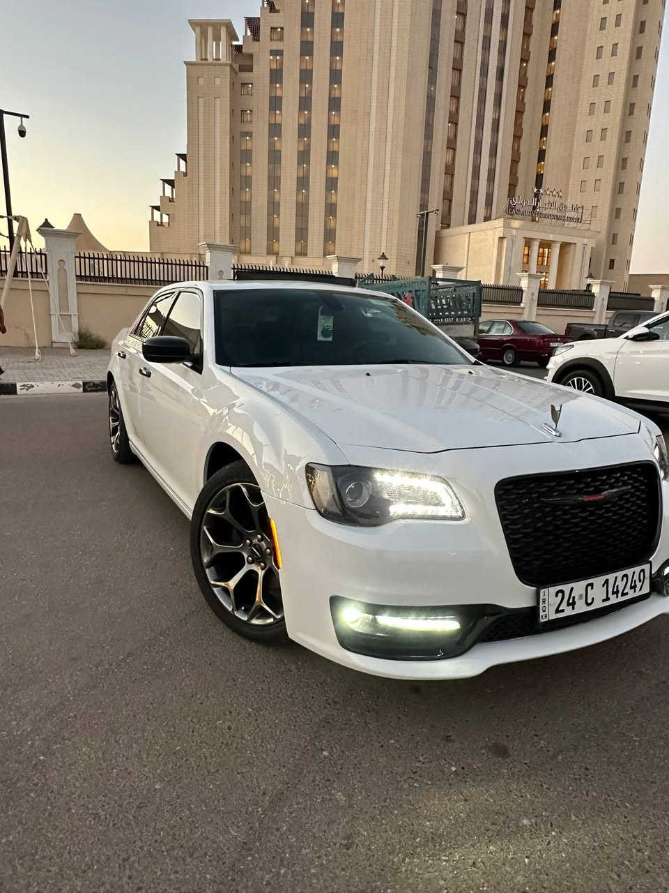 *للبيع أوباما S 300 موديل 2015 كندي اصلي*
*السلام عليكم اخوان*
*السيارة: أوباما  300 S موديل 2015*
*اللون: ابيض لؤلؤي يخبل*
*المنشأ: كندي وارد امريكي مو خليجي*
*المحرك: 6 سلندر 3.6 - عزم وقوة ومصرف معقول*
*الممشى: 104 الف ميل بس، بعدها بعمرها*
*شاشه كبيره بنوراما تبريد قطعتين ❤️‍🔥*
*الرقم: دهوك، سنوية + هزة جدد*
*التحويل: مباشر باسمك بدون لف ودوران*
*التظليل: بيها كتاب رسمي مثبت بالسنوية*

*السعر: 270 ورقة وبيها مجال للشراي الصدك*

*المكان: الأنبار - الخالدية*

*الفحص حق الجميع: شوف الصور، شوف السونار، وتعال افحص وين ما يعجبك. بيك خير وتدلل، السيارة كفالة عامة والشراي ما نختلف وياه*

اللي يريد سيارة نظيفة ومحركها يعيش وياه سنين، هاي هيه.

للاستفسار رقمي ...***********
