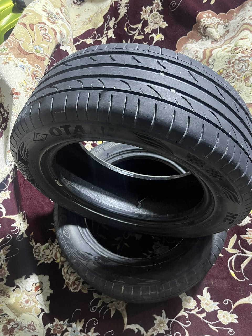 سلام عليكم زوج تايرات مال جنون ملكه مستخدم بس جديد  ياباني نضيفف كلش كلش قياسهن 215/55/16 عنوان بصره تنومه سعرهن 60وبيهن مجال ***********
