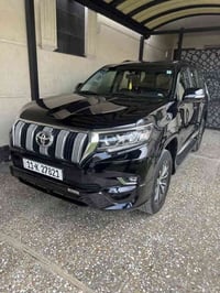 لاندكروزر برادو للبيع   لون أسود ماشية 55   موديل 2022 TxS سبعينية SAS...