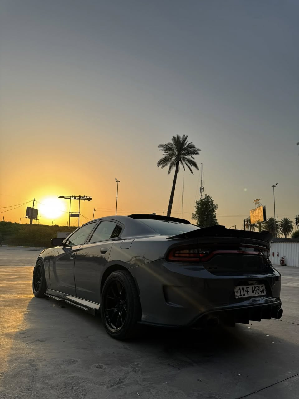 السلام عليكم
چارچر RT / 2019. وارد امريكي 🇺🇸 اللون اسمنتي 🩶 كت بلادي 
الحادث : چاملغ امامي مبدل نفس اللون ، دعامية بدون ايرباك  ، شاصي ولغد بدون  تصليح ( براس الشاصي ضرر جداً جداً بسيط ) ، باب مصبوغ والصفحه توحيد لون 
( السياره بيه 3 سونرات ) 
السياره ماشيه 58 ميل حقيقي كير مكينه اكسل ع وضع الشركه رقم بغداد باسمي رقم انكليزي.
الموصفات التزويد.
الاضافات:
*   برمجة وتفريغ هدرز شورت تيوب�.Srt بنكات •
*  راديترات srt.
*   بلكات ريسنك.
*   نورلات 1050.�.srt ثلاجه •
دركة RPM ماخذها 800 دولار.
ويل كب سكات باك.
داخل كاربون فايبر تغطيس.
شاشه كبيره كامره دواره.
شفتات ستيرن.
مازدات لد متغير ع تلفون.
لحايه جانبيه واماميه سكوبات.
لايت زنون مع بروجكترات زنون.
بدون ايرباك بدون كلوب سيرفس 
مكان السياره ( يرموك / قادسيه ) 

السياره مصروف عليها وكل الاضافات بيهه 
بالنسبه للصوت اكو بوابات تنسد وتنفتح بالريمونت .

 210 وبيها مجال بسيط 

***********  اتصال + واتساب
