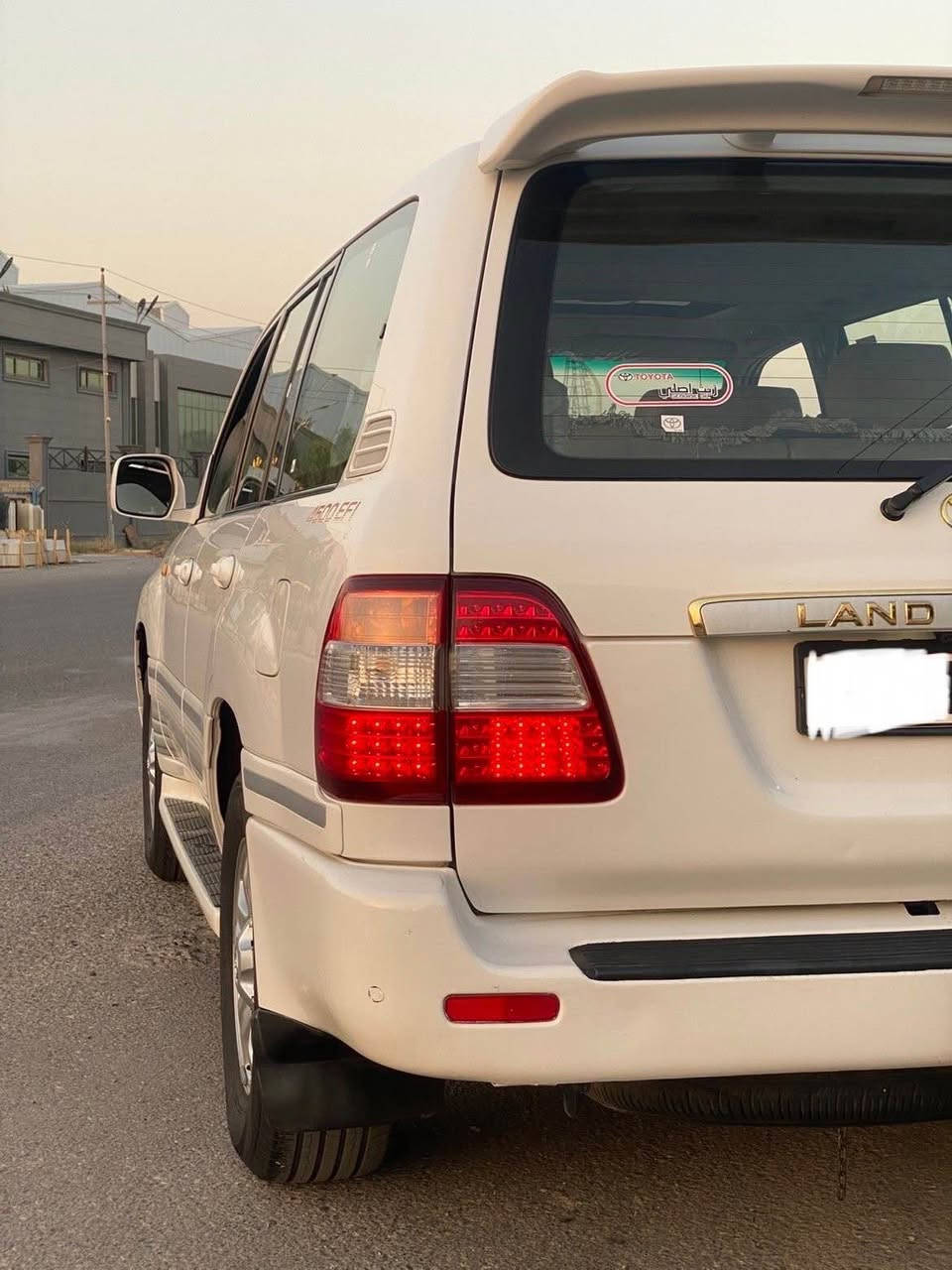 تۆیۆتا لاندکرۆزەر 
مۆدیل 2005 فول مواسەفات GXR
سبوغ هیچی نیە
دیفلۆک
ئاوینە ئۆتۆ 
سلاید و کامیرە 
چوار تایەی تازەی بۆ بەستراوە
قەباغى مەکینەی کرایتەوە بەس بەشەرت
گیر بە شەرت 
سەیارەکە چرکەی تێدا نیە
زۆر پاک ماوەتەوە
تەنها دوو شوینی بچووکی تەعدیلە
ژ.م *********** أربيل, العراق
