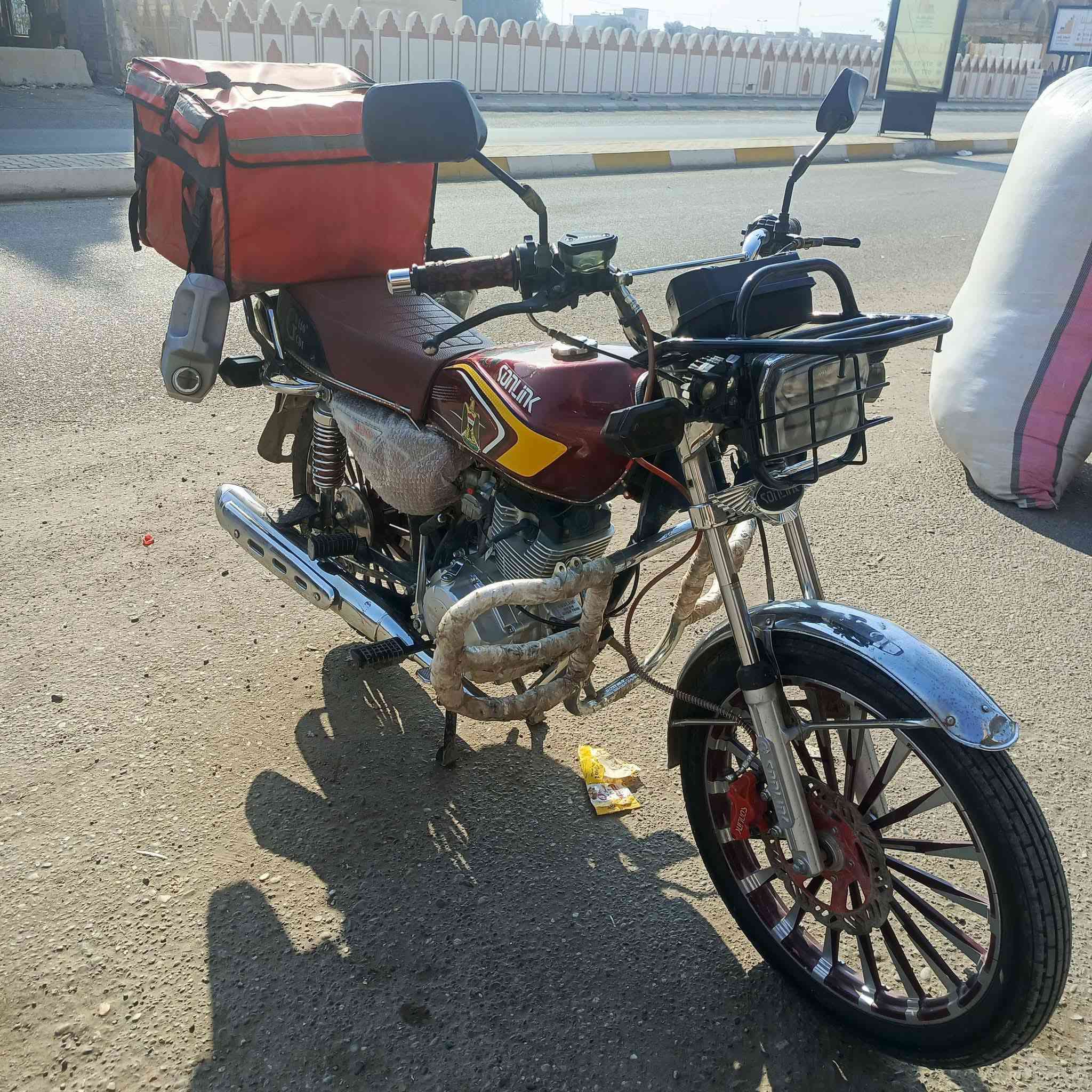 السلام عليكم دراجة سولنك للبيع موديل 2024 محدث 2025 دراجة حلوه ونضيفه ما محطوط عليها سبانه مكان تكريت شارع الطباء السعر 675 وبيهأ محال حك جيتك اتصال رقم الواتس *********** وحياك الله
